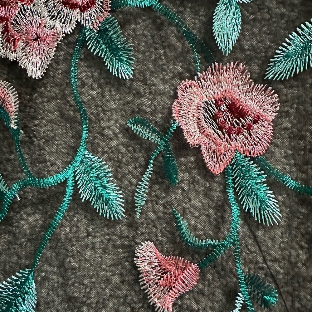 Women’s sheer flower top - Picture 2 of 2